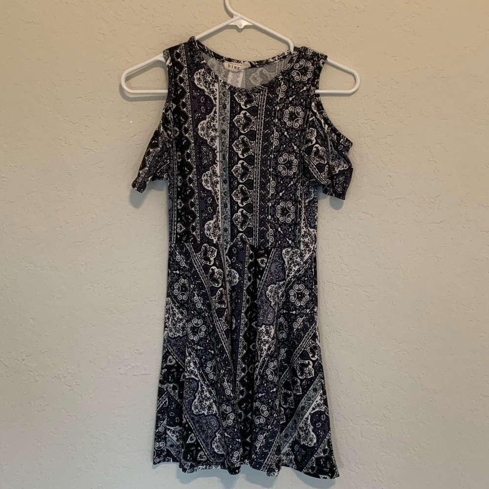 Girls Medium Cold Shoulder Knee Length Dress Size 10